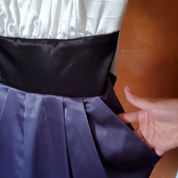 Beautiful formal dress - Picture 3 of 9